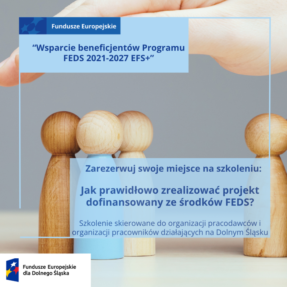 Plakat informacyjny o szkoleniu dla beneficjentów Programu FEDS 2021–2027 EFS+. Na plakacie widnieją drewniane figurki symbolizujące ludzi, na tle których umieszczono tekst o rekrutacji na szkolenie: ‘Jak prawidłowo zrealizować projekt dofinansowany ze środków FEDS?’. W lewym dolnym rogu widoczne logo Fundusze Europejskie dla Dolnego Śląska.